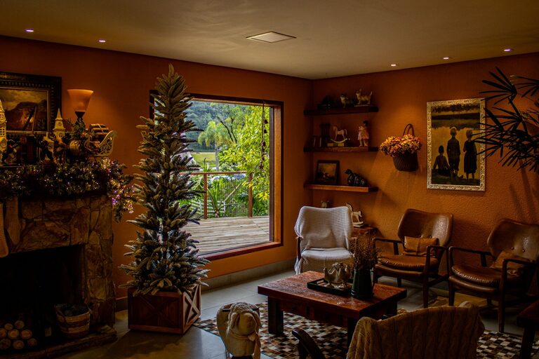 Tips for Creating a Cozy and Inviting Outdoor Living Space Year-Round